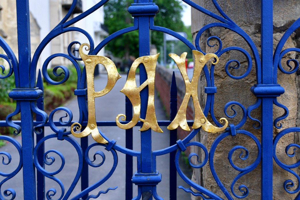 Pax in Gold
